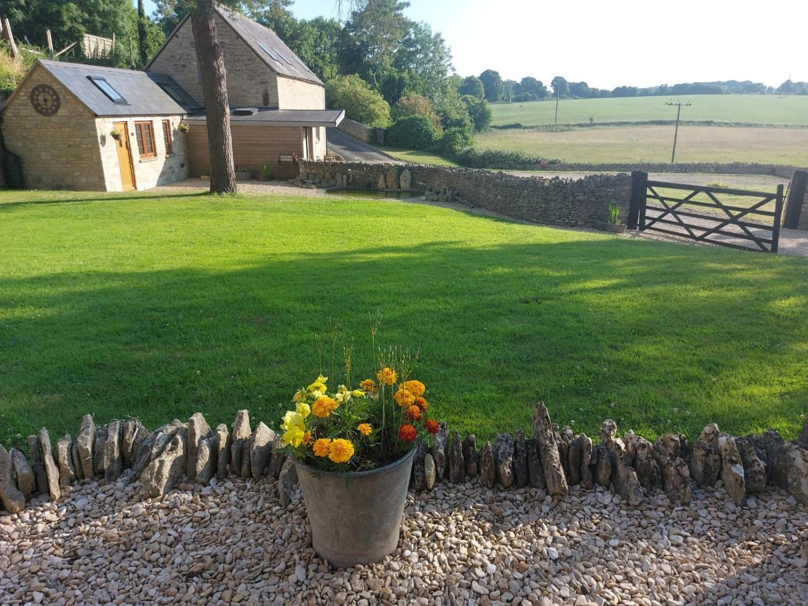 Thames Head Wharf - Historic Cotswold Cottage With Stunning Countryside Views Cirencester Exterior foto