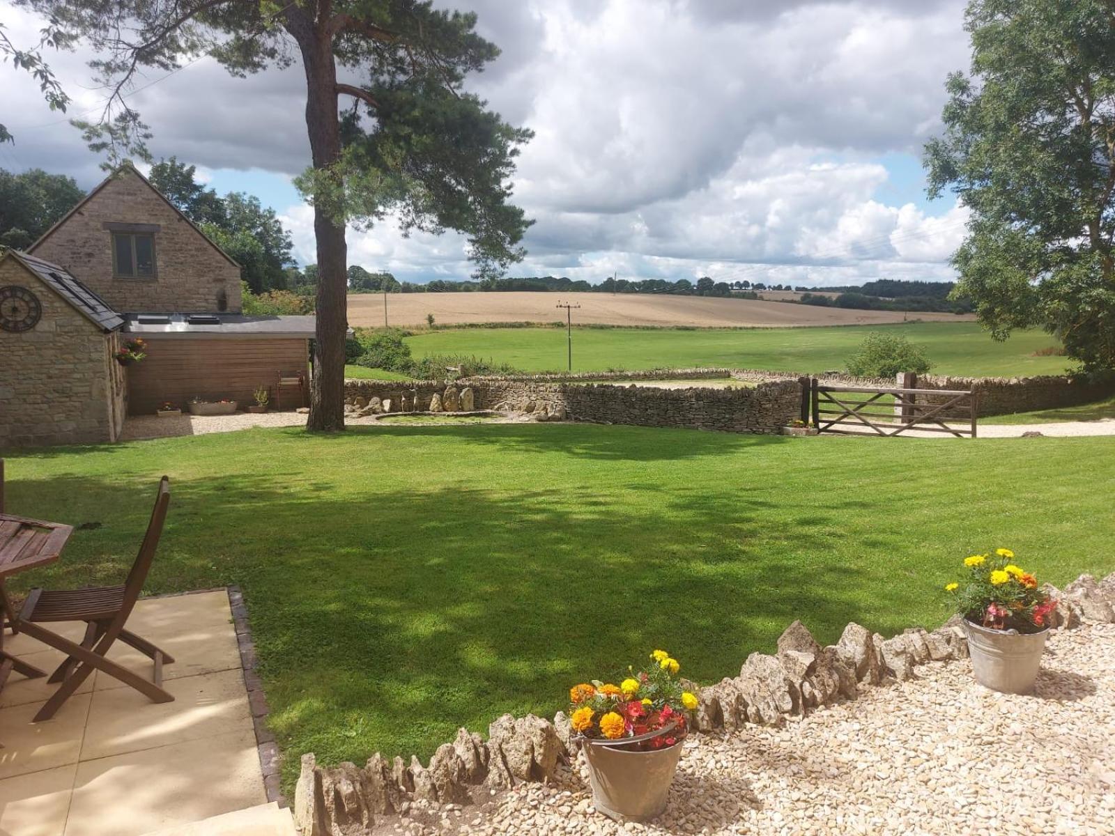 Thames Head Wharf - Historic Cotswold Cottage With Stunning Countryside Views Cirencester Exterior foto