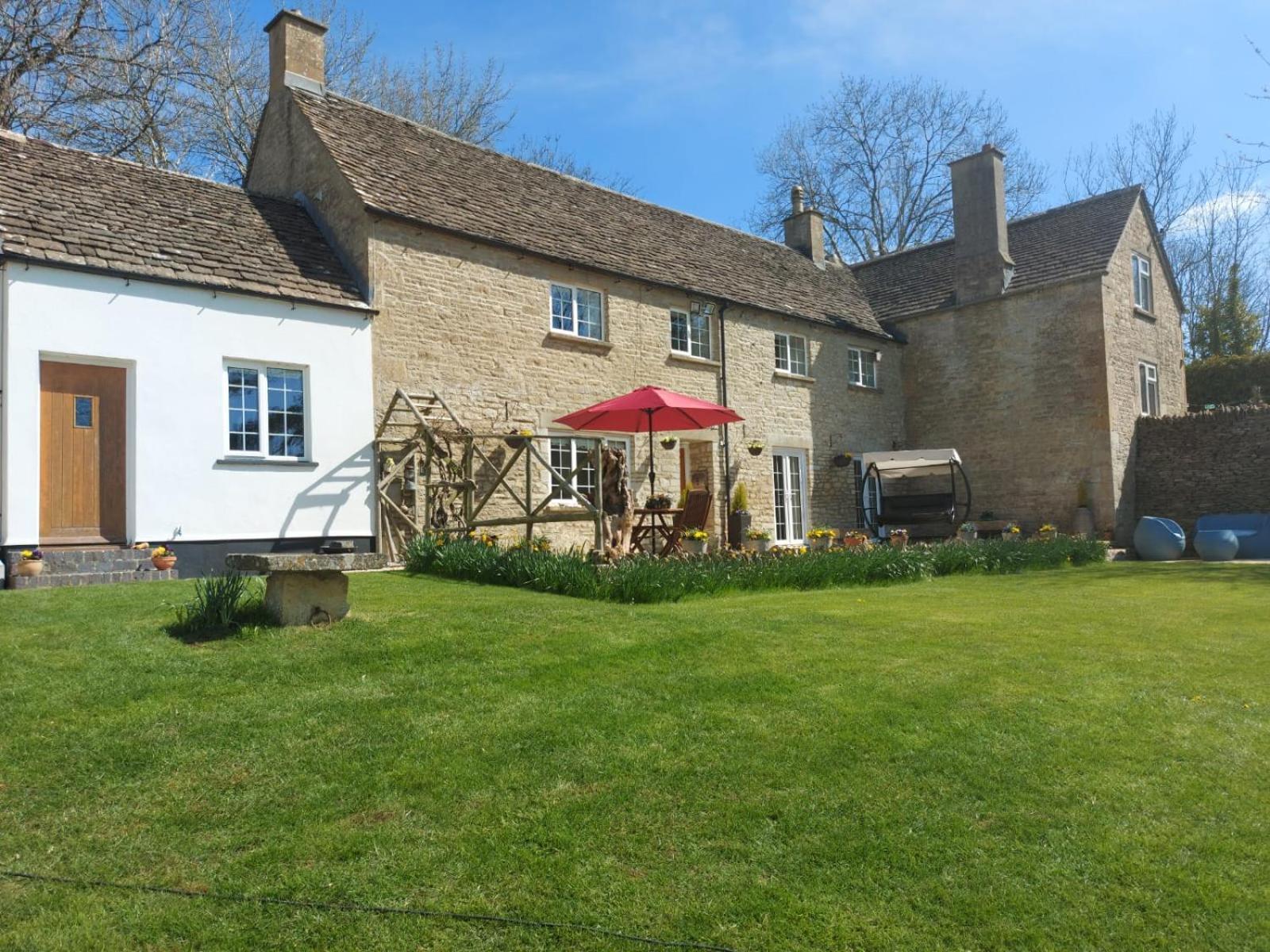 Thames Head Wharf - Historic Cotswold Cottage With Stunning Countryside Views Cirencester Exterior foto