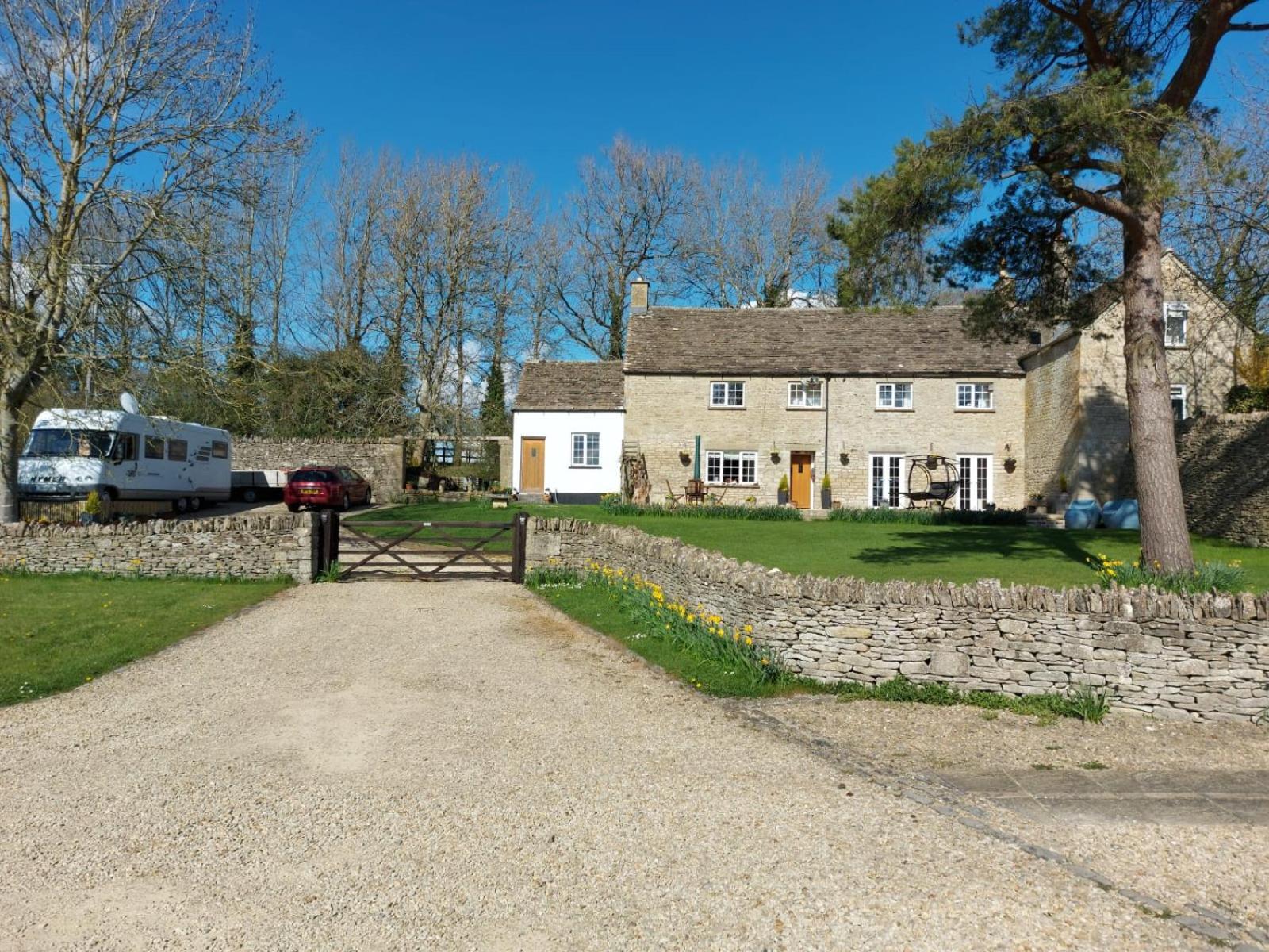 Thames Head Wharf - Historic Cotswold Cottage With Stunning Countryside Views Cirencester Exterior foto